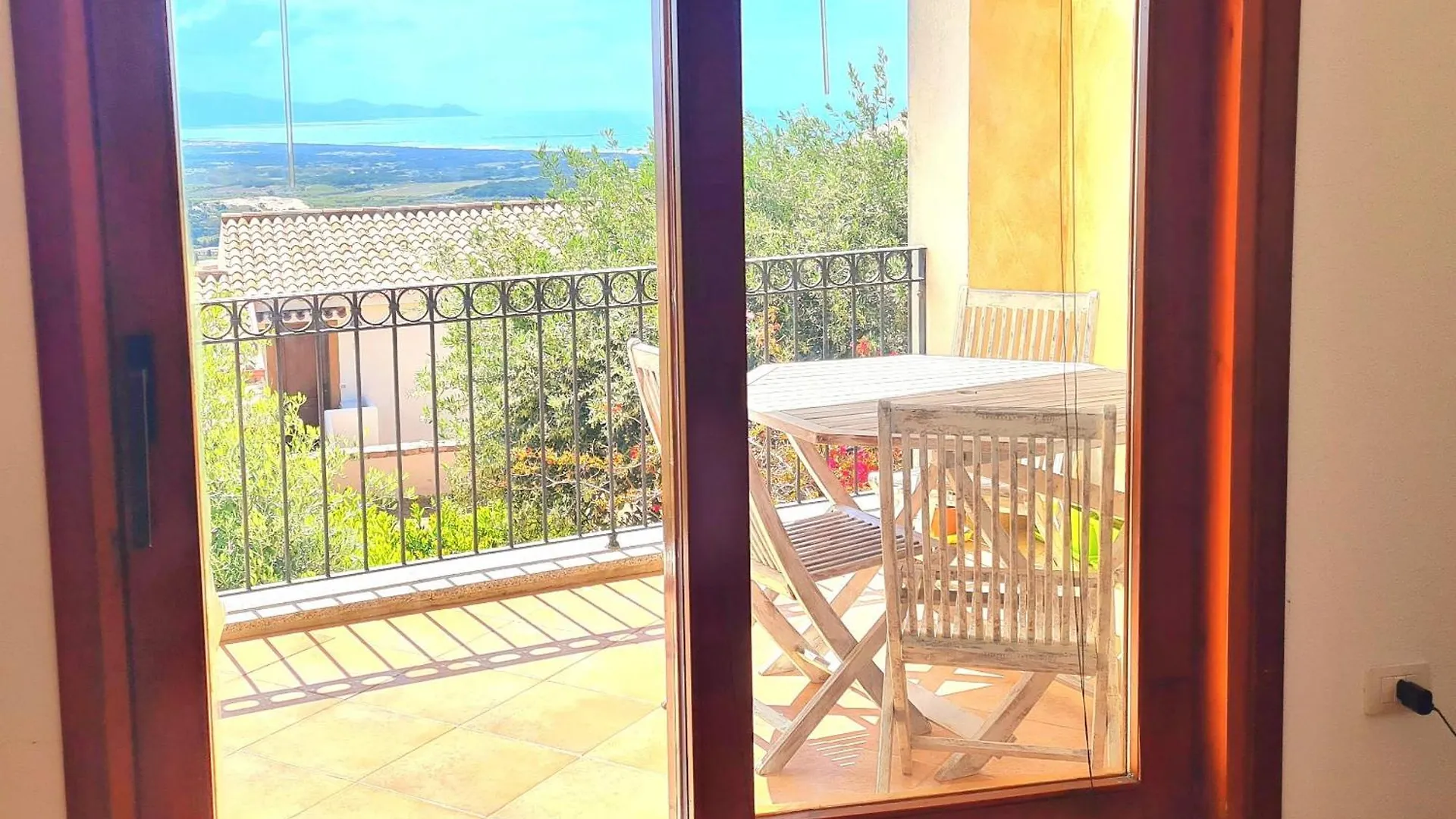 Sunset View Apartment And Pool Бадеси