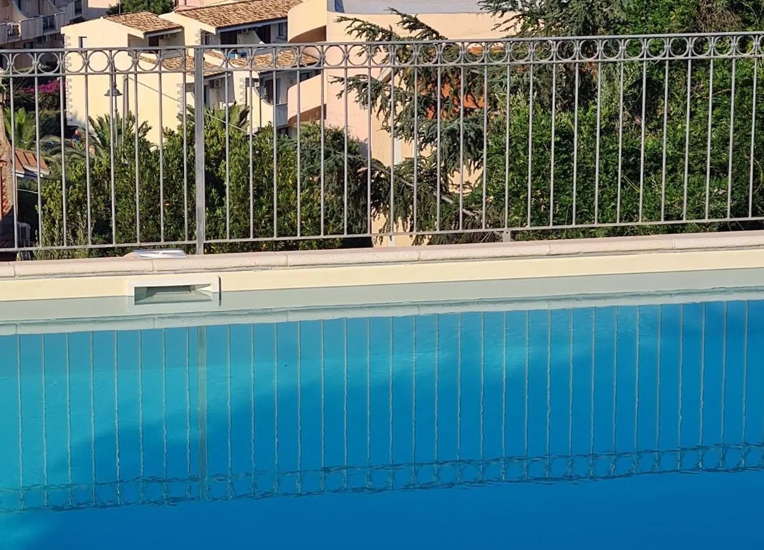 Sunset View Apartment And Pool Бадеси Италия